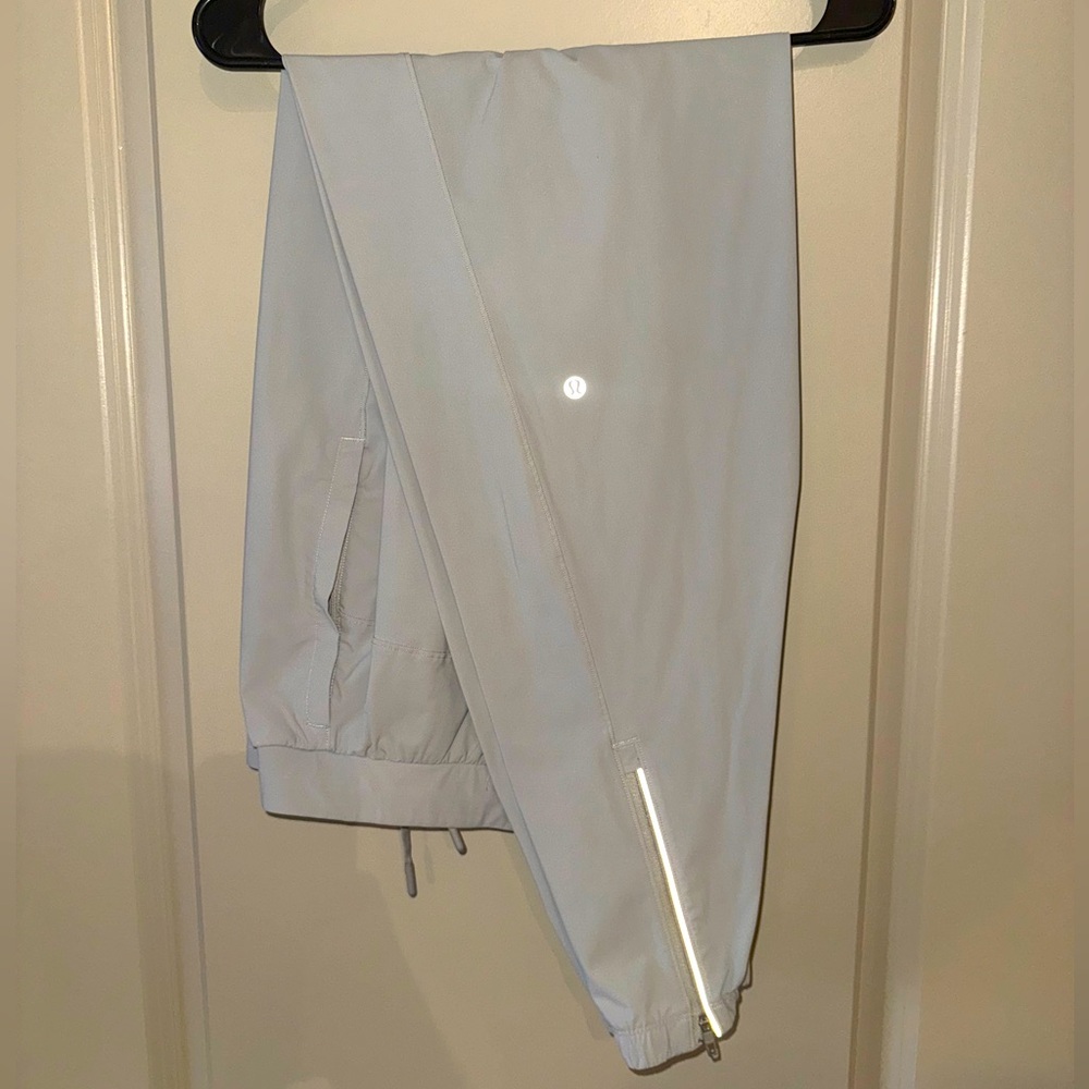 Lululemon Men's XL Tall Surge Joggers (Raw Linen)
31" Inseam